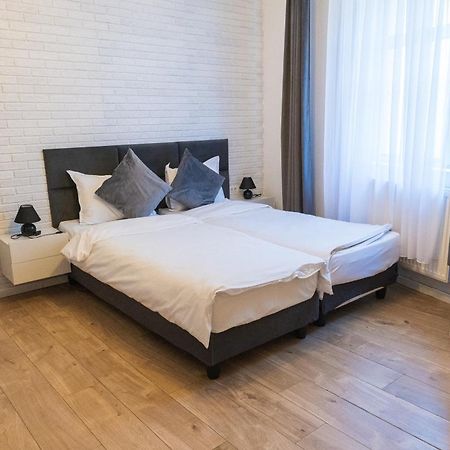 Moise House - Kosher Aparthotel Bucarest Esterno foto