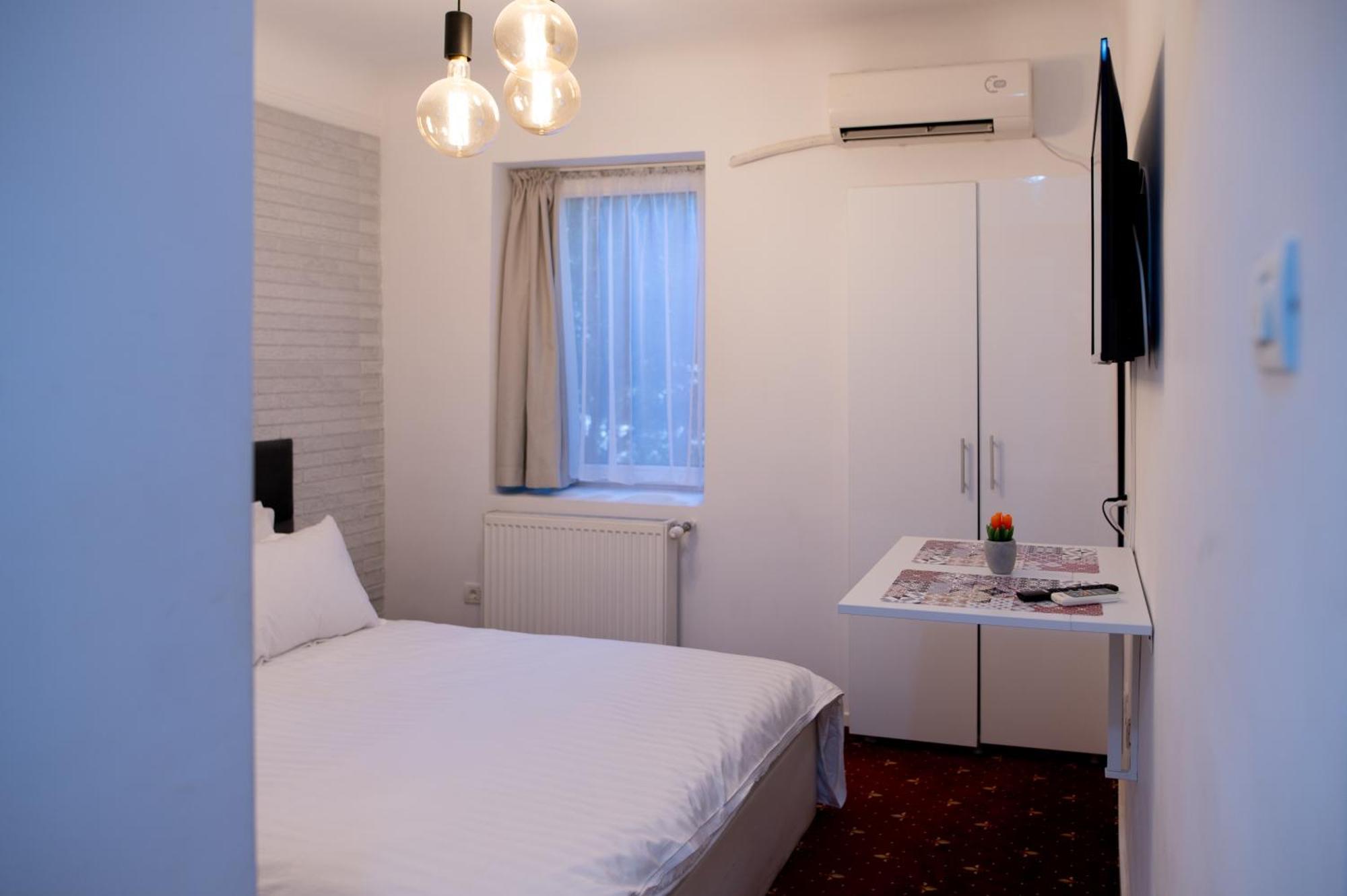 Moise House - Kosher Aparthotel Bucarest Esterno foto
