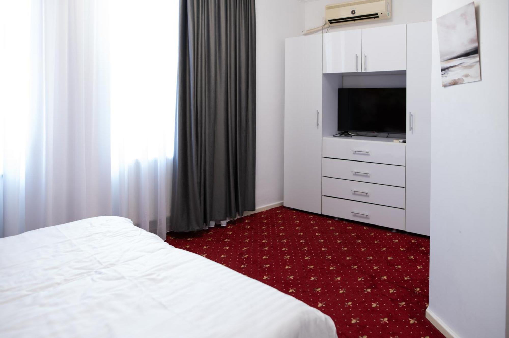 Moise House - Kosher Aparthotel Bucarest Esterno foto