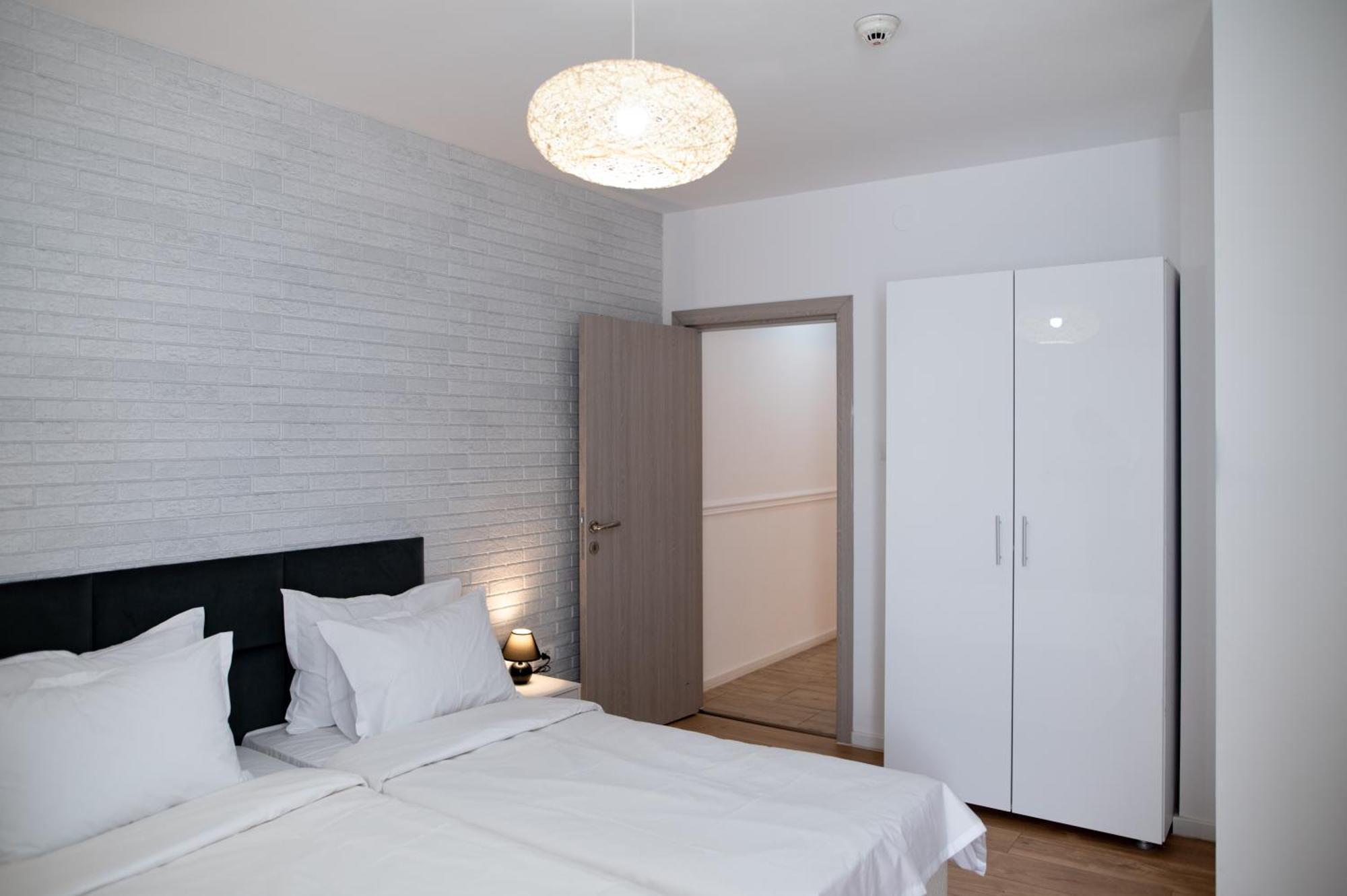 Moise House - Kosher Aparthotel Bucarest Esterno foto