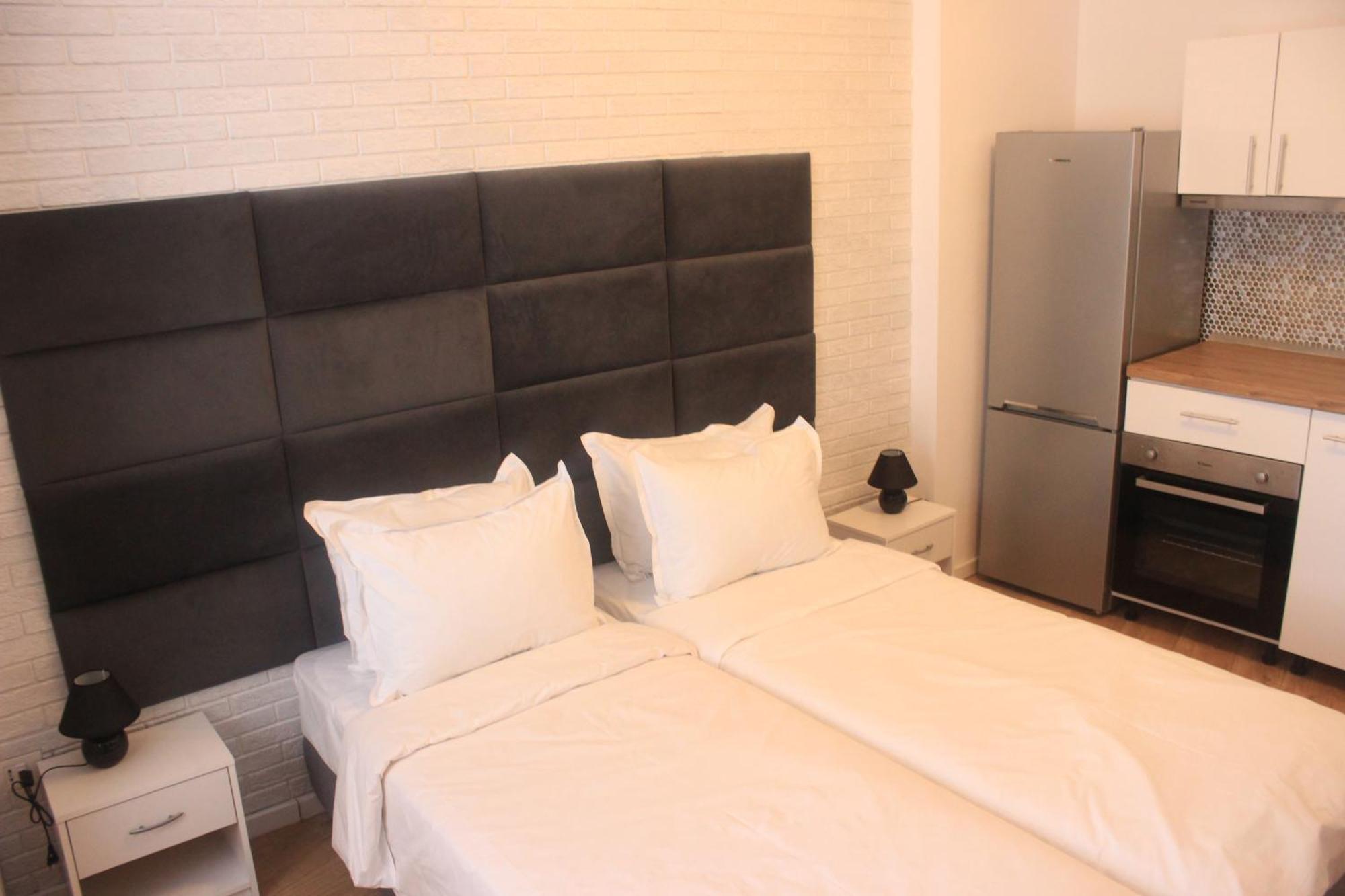 Moise House - Kosher Aparthotel Bucarest Esterno foto
