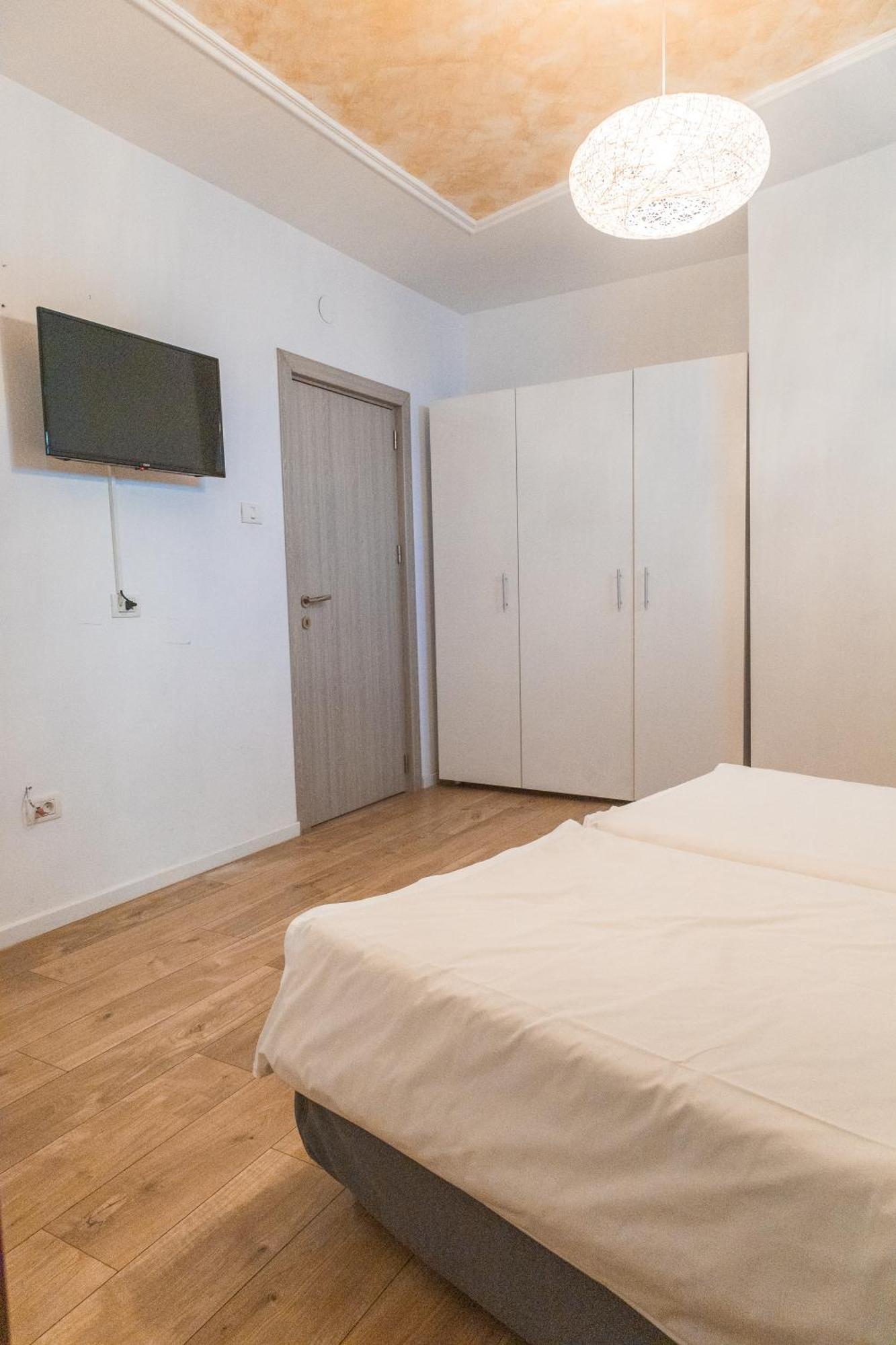 Moise House - Kosher Aparthotel Bucarest Esterno foto