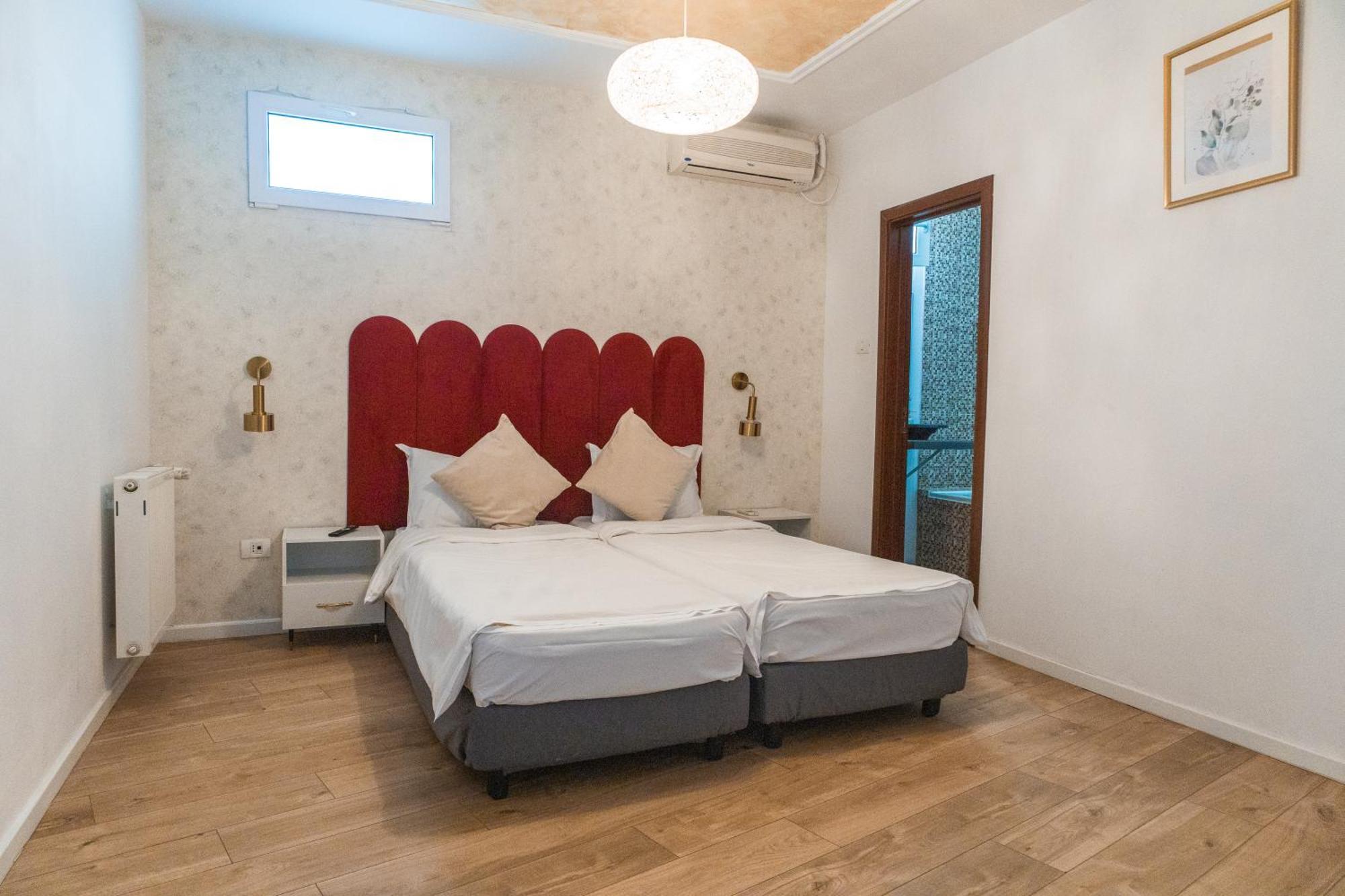 Moise House - Kosher Aparthotel Bucarest Esterno foto
